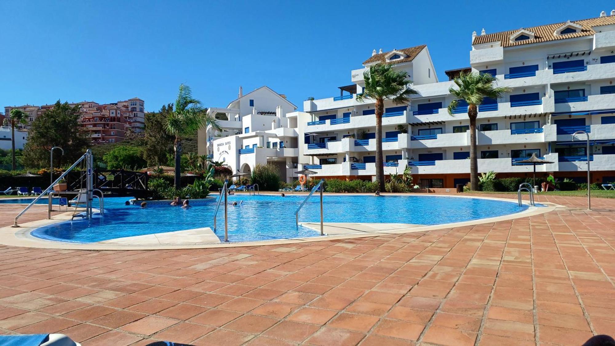 Residencial La Duquesa Suites Golf & Gardens San Luis de Sabinillas Eksteriør bilde